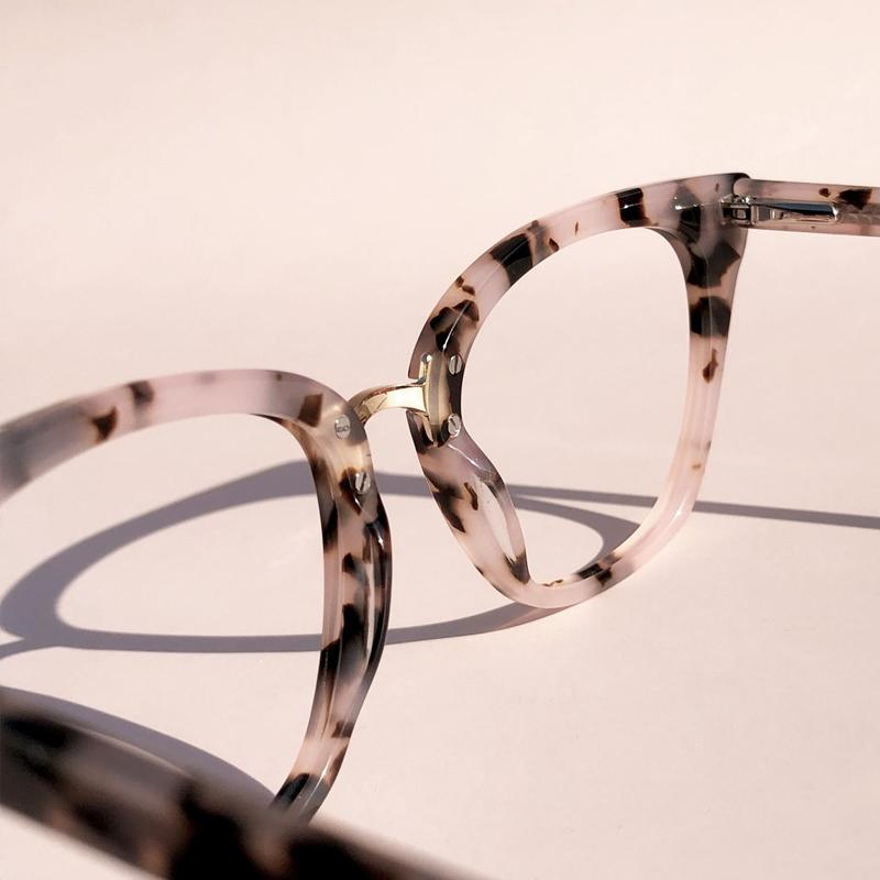 Jasmine-Pattern-Cat-Acetate-Eyeglasses-detail