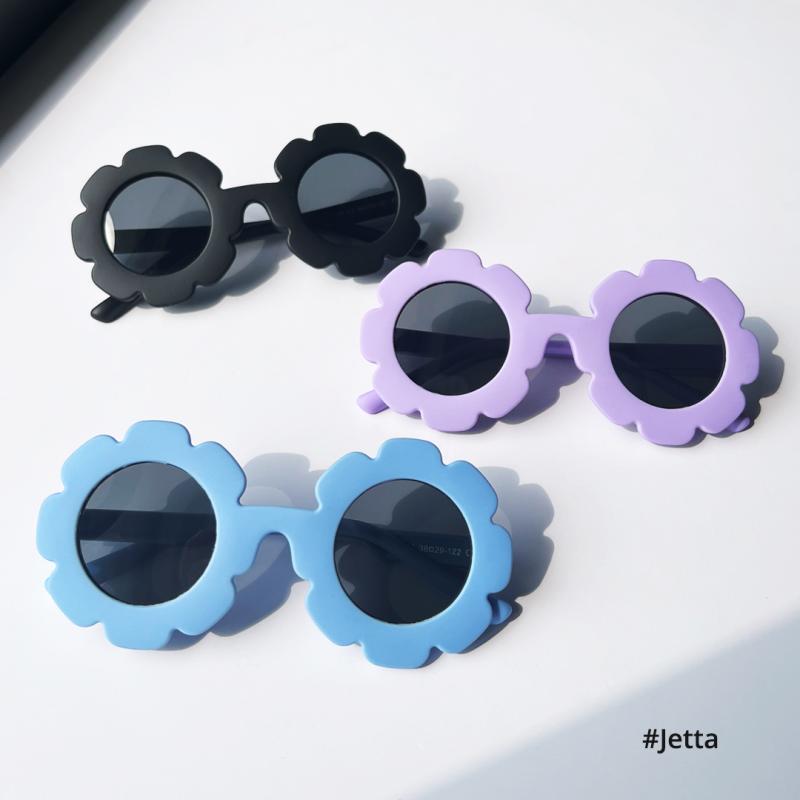 Jetta-Blue-Round-TR-Sunglasses-detail