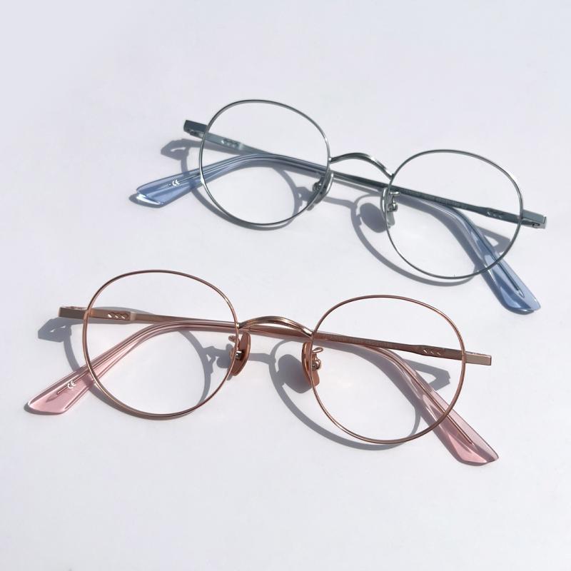 Pinar-Silver-Round-Titanium-Eyeglasses-detail